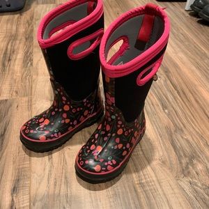 Little girls size 11 bog boots